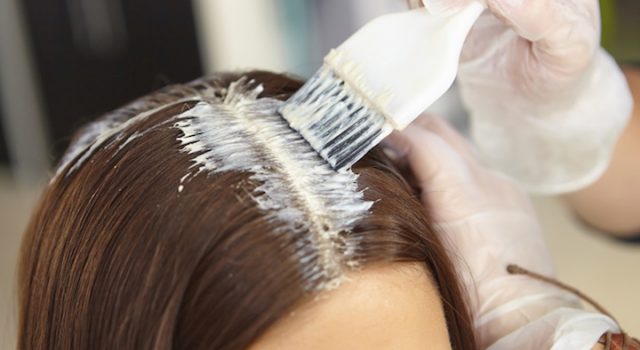 como remover mancha de tinta do cabelo